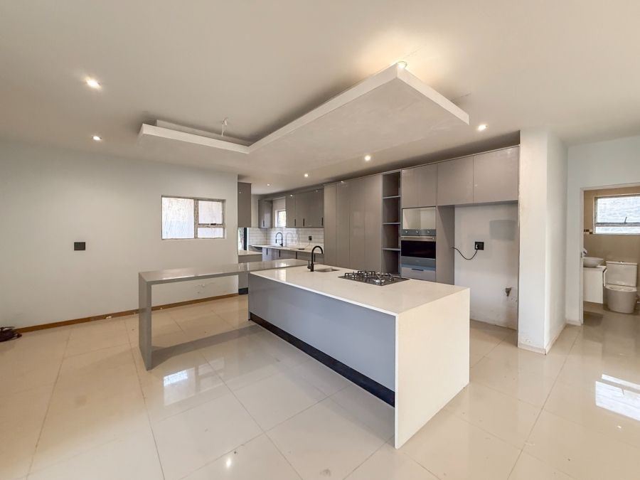 5 Bedroom Property for Sale in Melodie North West